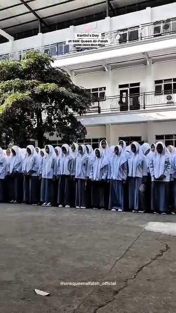 Peringatan Hari Kartini | SMK Queen Al-Falah Kediri