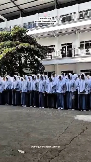 Peringatan Hari Kartini | SMK Queen Al-Falah Kediri