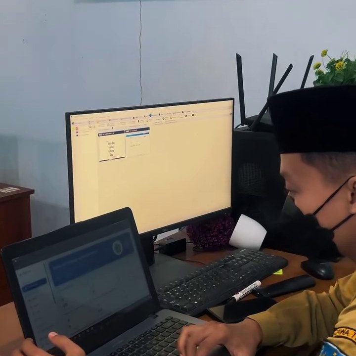 Aktivitas Siswa di Laboratorium Komputer | SMK Queen Al-Falah Kediri