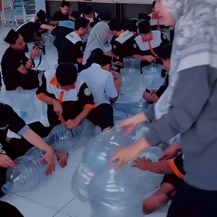 Program SIKAP: Pengembangan Media Tanam Semi Hidroponik | SMK Queen Al-Falah Kediri