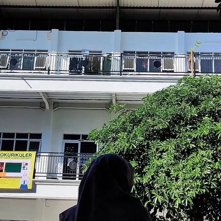Kokurikuler Hari Pertama Putri: Bersih Kelas dan Karya Kreatif | SMK Queen Al-Falah Kediri