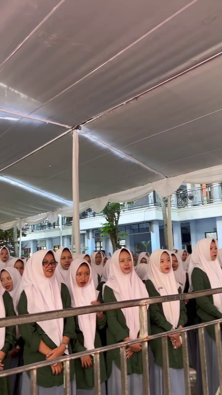 Dies Miladiyah Yayasan Al-Muttaqien: Kebersamaan Keluarga Queen | SMK Queen Al-Falah Kediri