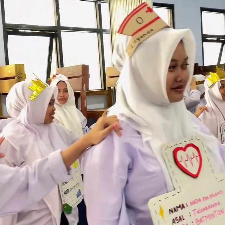 MPLS Hari Kedua Putri: Teman dan Pengalaman Baru | SMK Queen Al-Falah Kediri