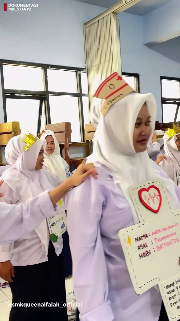 MPLS Hari Kedua Putri: Teman dan Pengalaman Baru | SMK Queen Al-Falah Kediri