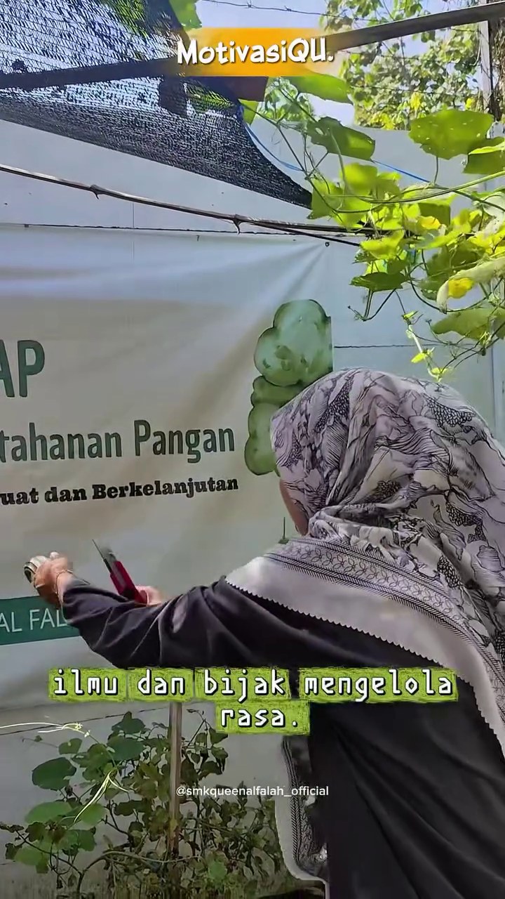 Belajar Peduli Pangan melalui Kebun Sekolah | SMK Queen Al-Falah Kediri