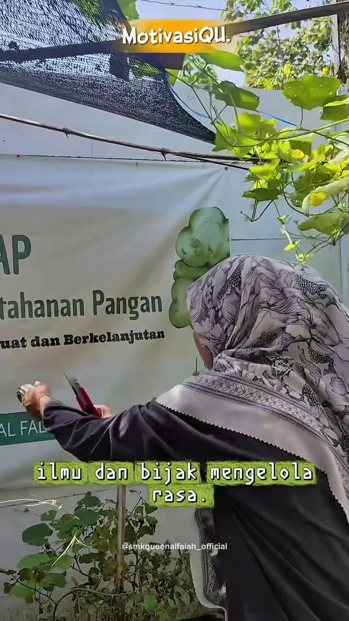 Belajar Peduli Pangan melalui Kebun Sekolah | SMK Queen Al-Falah Kediri
